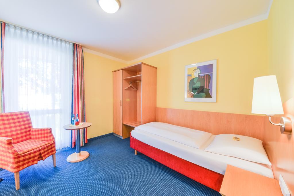 Hotel Beim Schrey Kirchheim bei Muenchen Room photo