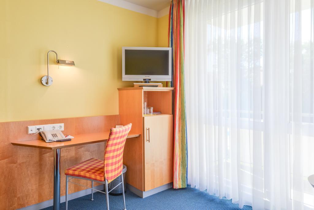 Hotel Beim Schrey Kirchheim bei Muenchen Room photo